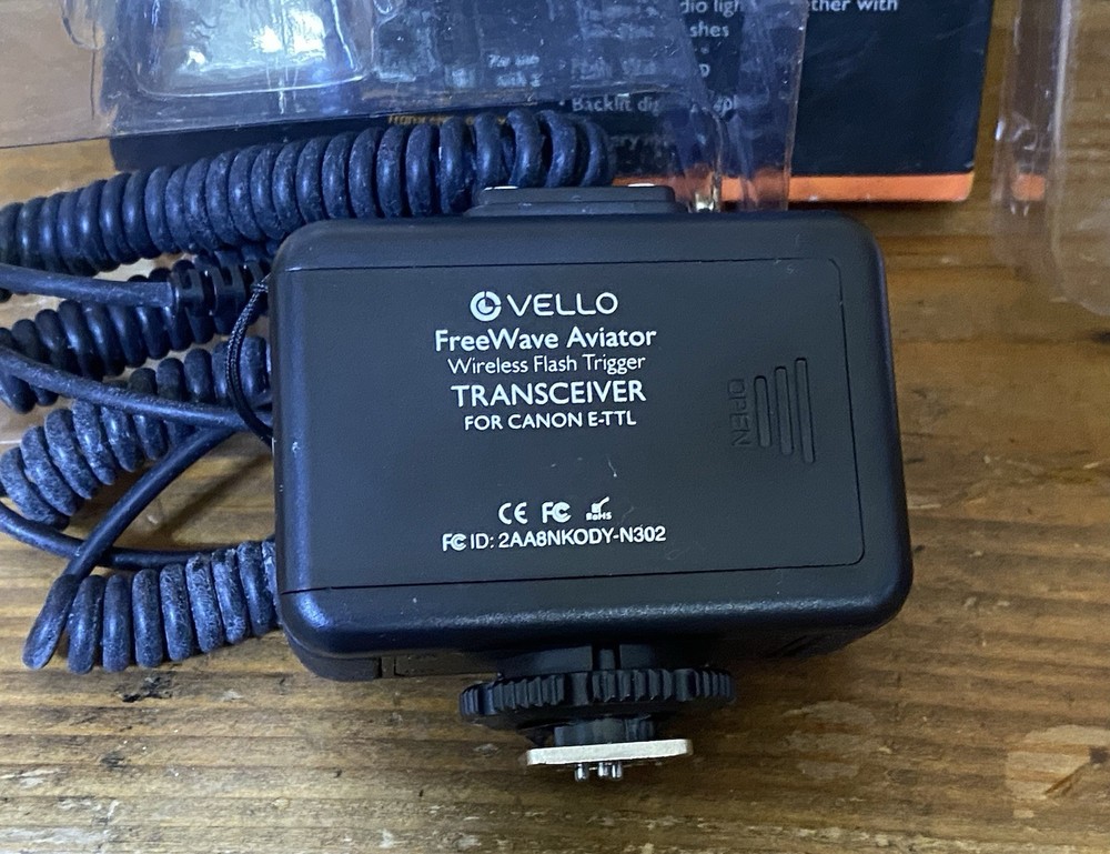 Vello FreeWave Aviator Wireless Flash Trigger Transceiver for Select Canon