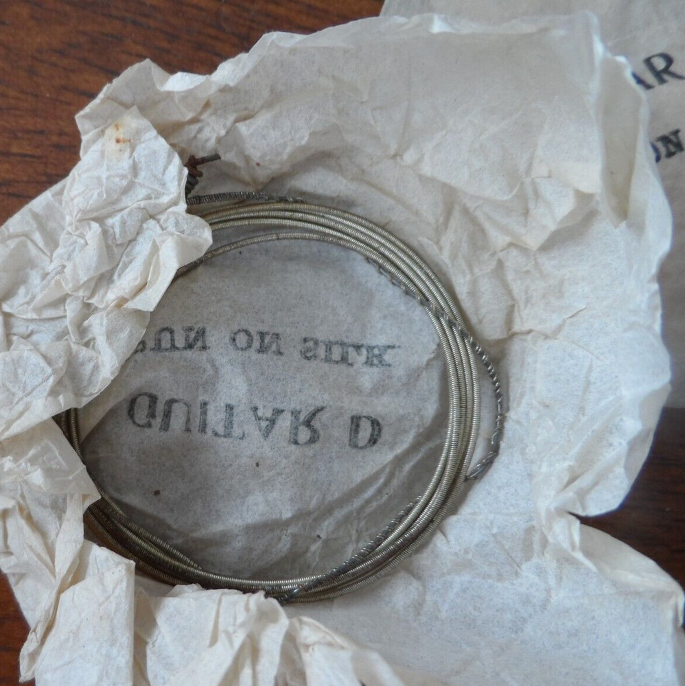 ANTIQU GUITAR STRINGS (6) D, E AND A STRINGS NICE LOT E-7