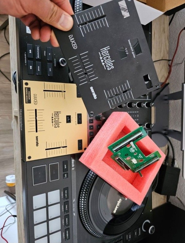 Hercules DJControl Inpulse T7 Motorized Controller Deck - Black (DJC-INPULSE-T7)