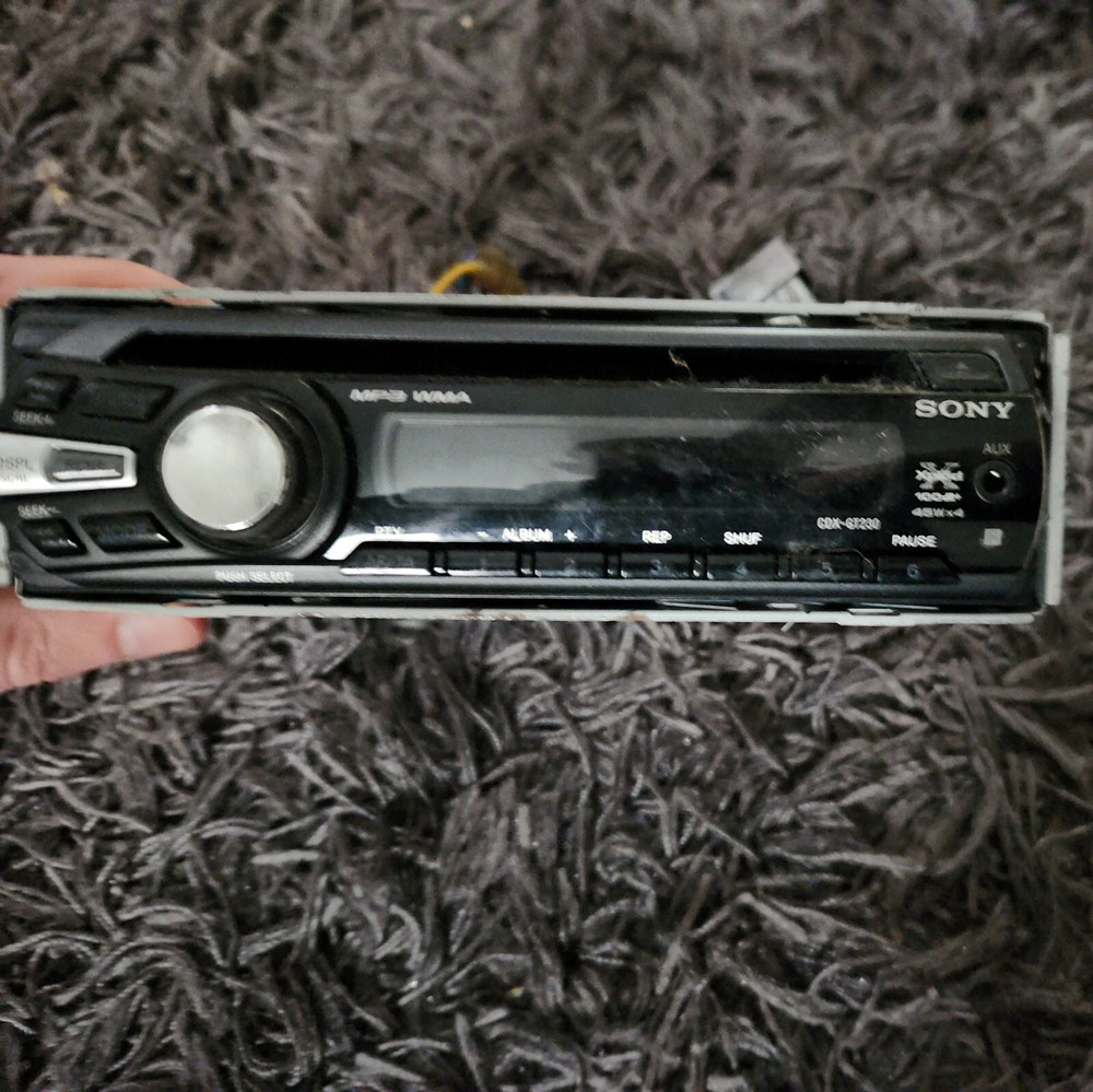 CDX GT230 SONY COMPACT DISC PLAYER UNTESTED
