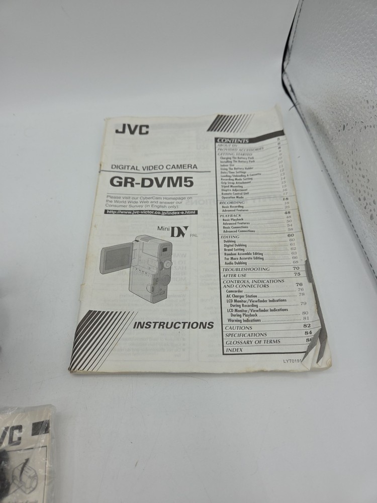 JVC Digital Video Camera GR-DVM5 Mini DV Pal Silver Compact Full Set-up