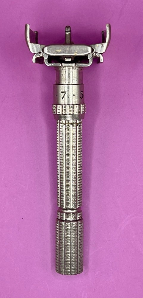 GILLETTE MENS 2 SIDED SAFTY ADJUSTABLE RAZOR. U. S. A.