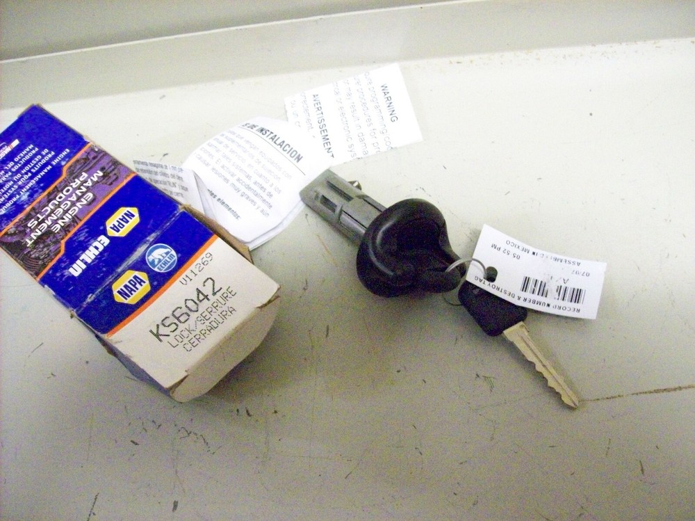 v7) NAPA Echlin Lock Cylinder & Keys KS6042