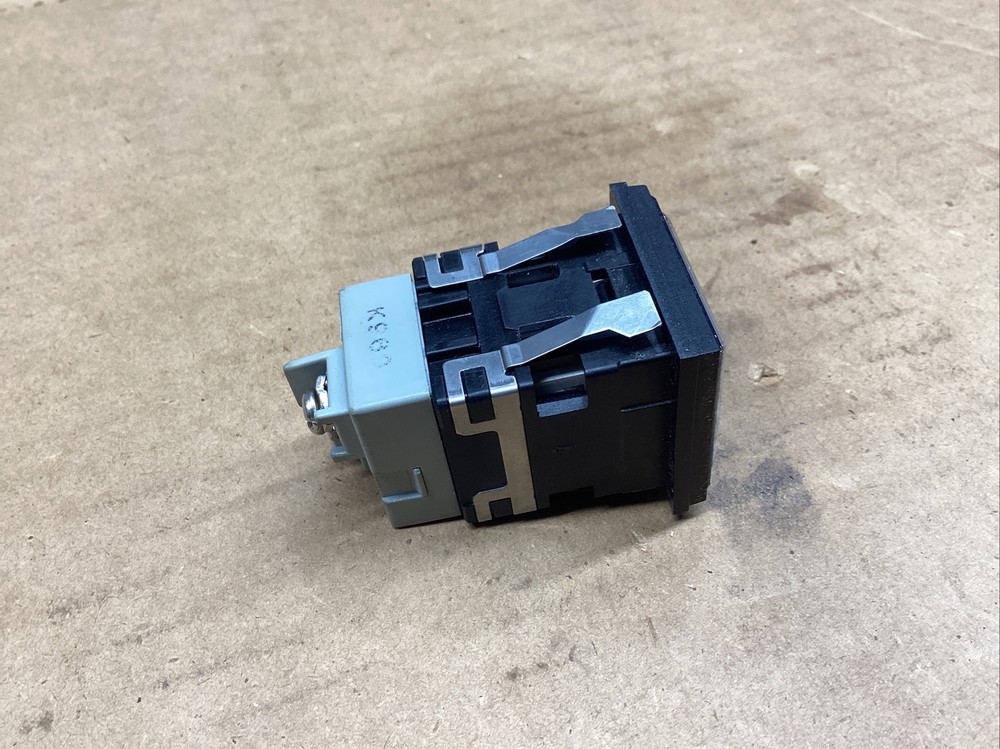 SQUARE IDEC PRIMARY MACHINE LIGHT #806M25