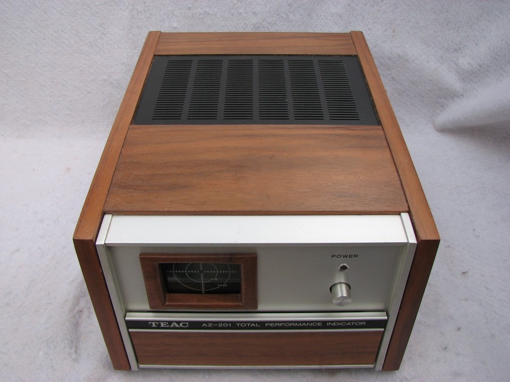 Teac AZ-201 total peformance indicator