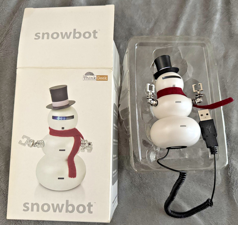 ThinkGeek Snowbot Desktop Companion – USB Powered – Original Box