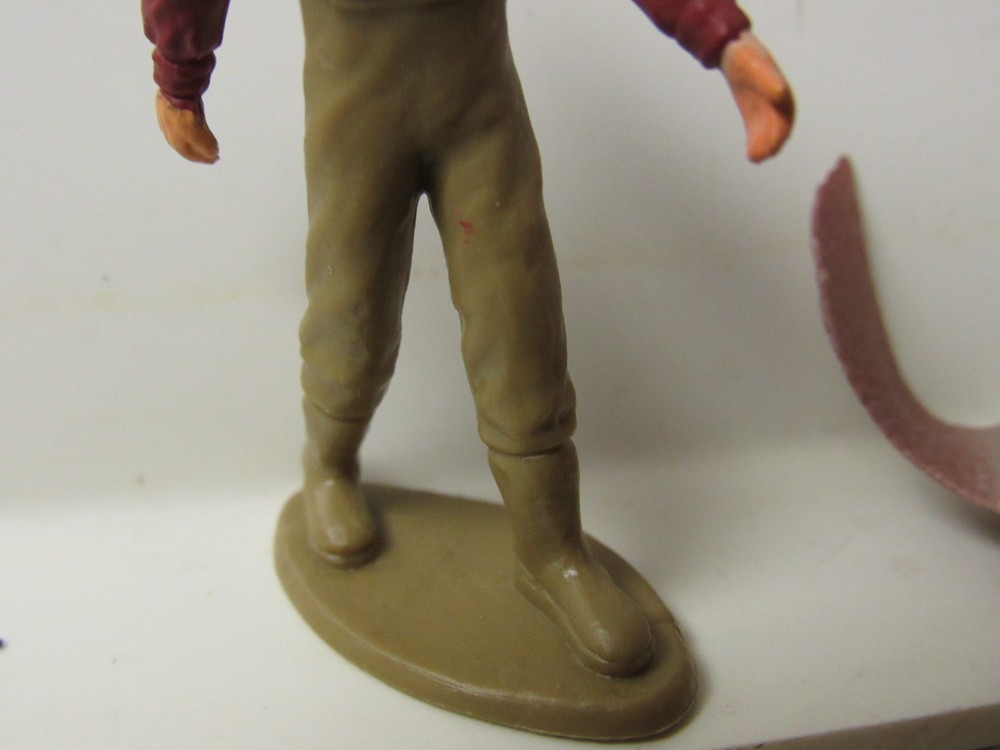 Mallard Duck & Duck Hunter Small Plastic Figurines / Cake Toppers ?