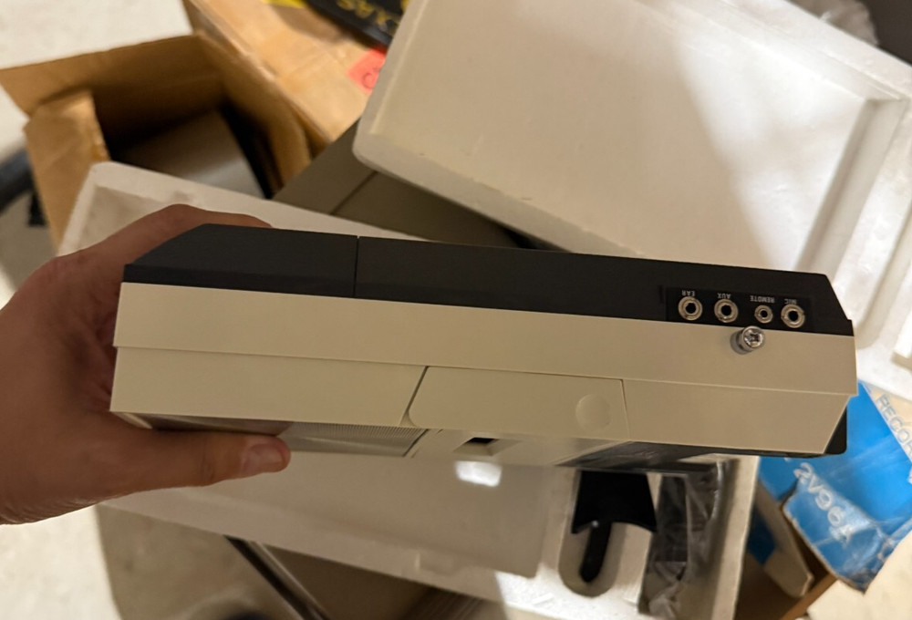 LLOYD'S Solid State Automatic Level Control Cassette Recorder Model 2V96A