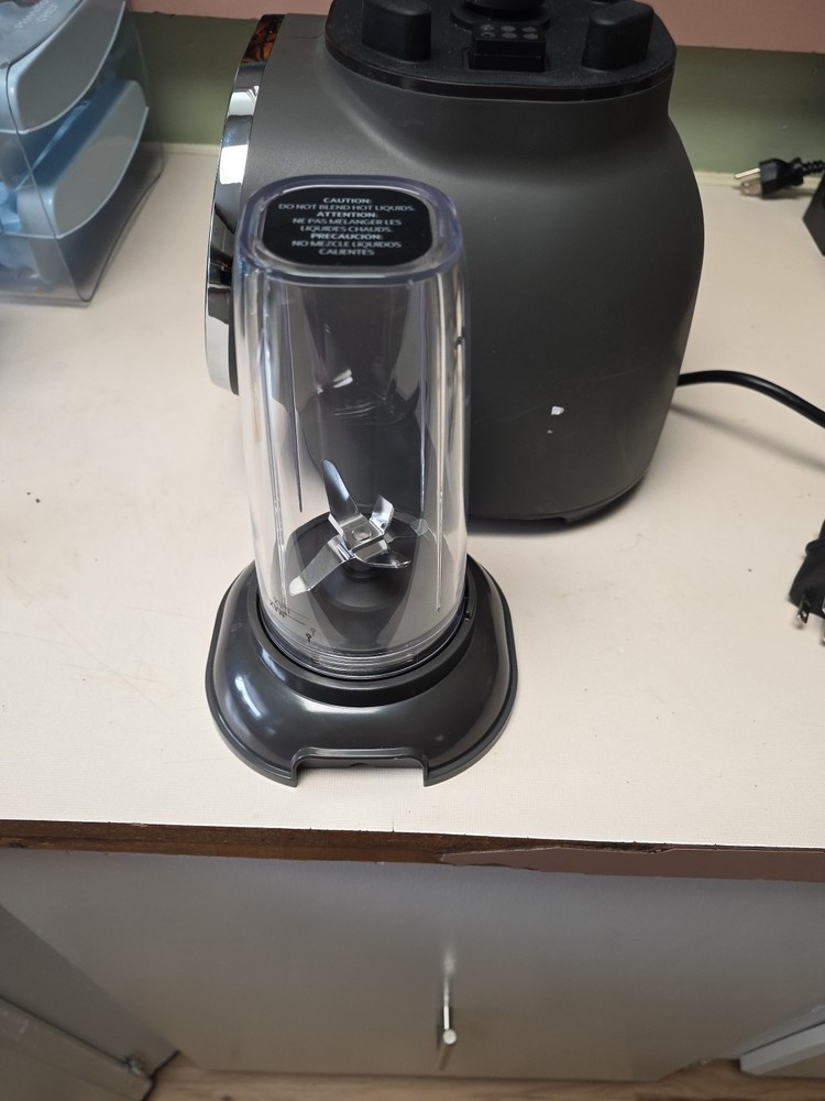 Sur La Table Flex Blend Hot/Cold Electric Blender Read Description.