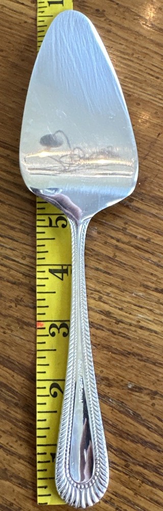 WALLACE Wickham Deep Silverplate Serving Cake Pie Knife Flatware Fan Bead 9.5”