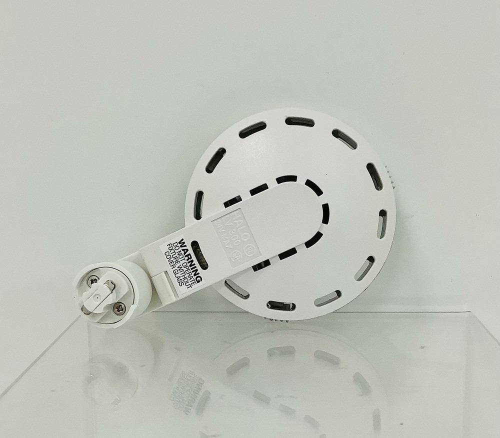 Cooper Lighting No. LV300P Undercabinet Task Light, 24V max- White