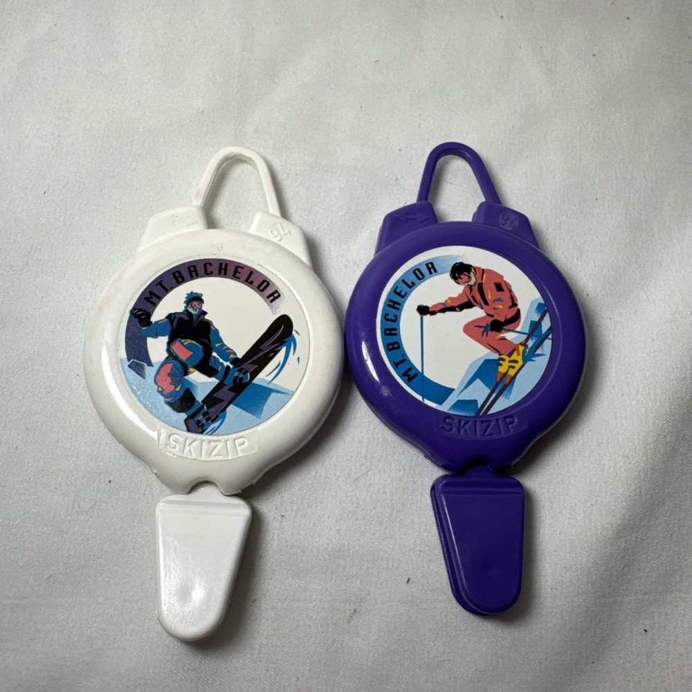 Vintage Ski Zip Retractable Pass Holder Mt Bachelor Oregon Fully Functioning.