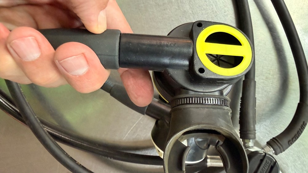 Oceanic Delta Regulator + Octo + Mares Gauge Console – Not Serviced