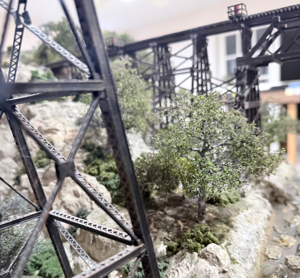 Five Model Railroad Scenery Diorama & Foreground Quality Trees