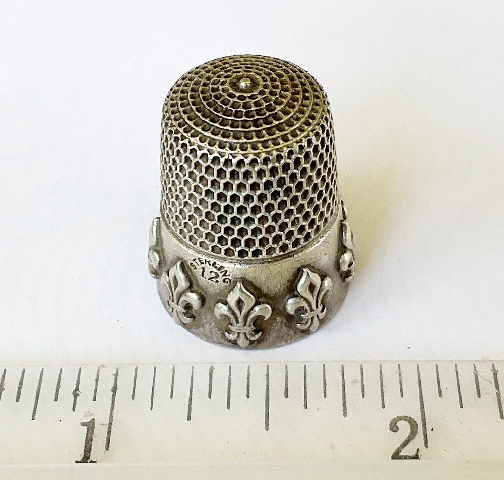 Antique Sterling Thimble, Raised Fleur-De-Lis, Simmons