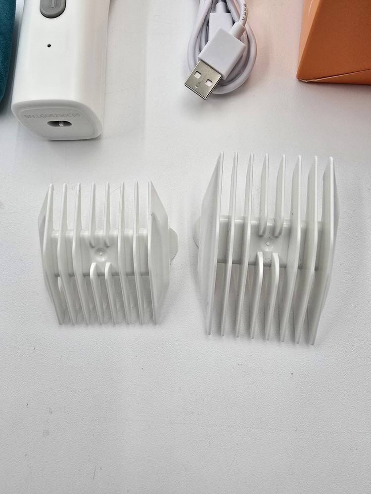 Oneisall Pet Clippers Model LGL006 White.