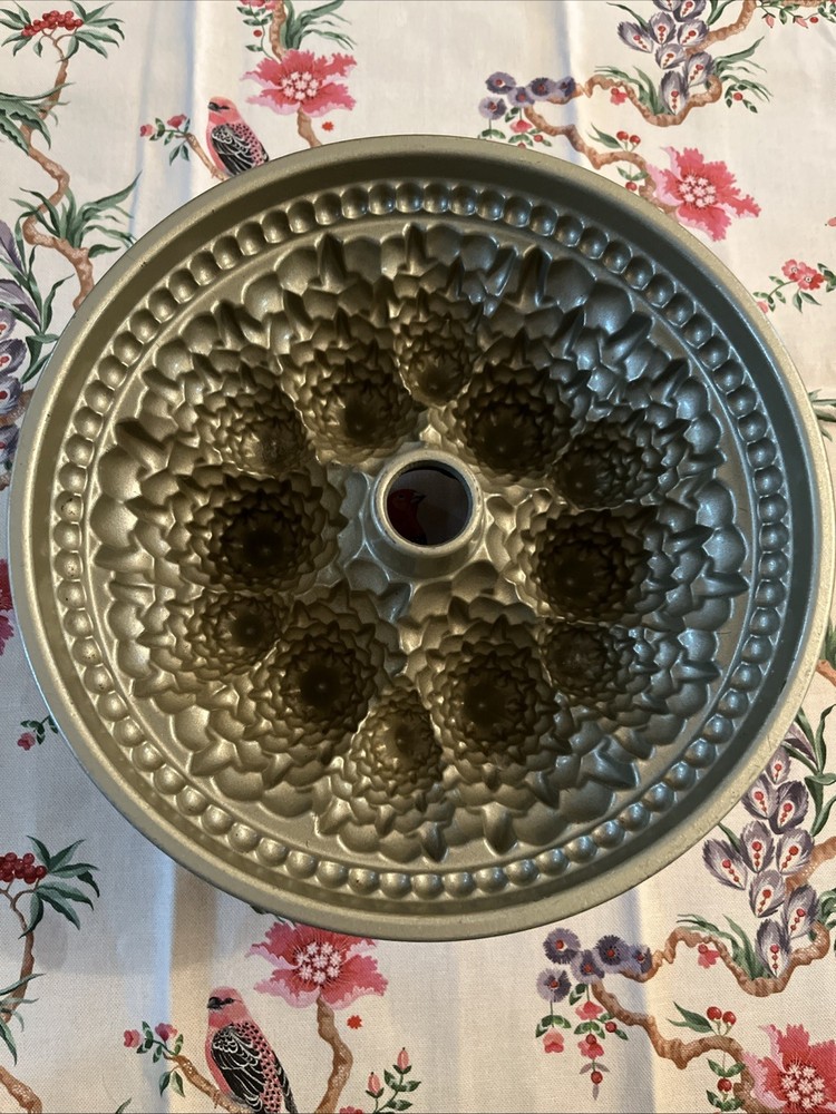 Nordic Ware Pine Forest Holiday Tree Bundt Pan 9 Cups