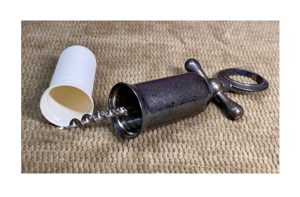 VINTAGE METAL? MADE STRONG OLD CORKSCREW BOTTLE PLUG PULLER OUTTER