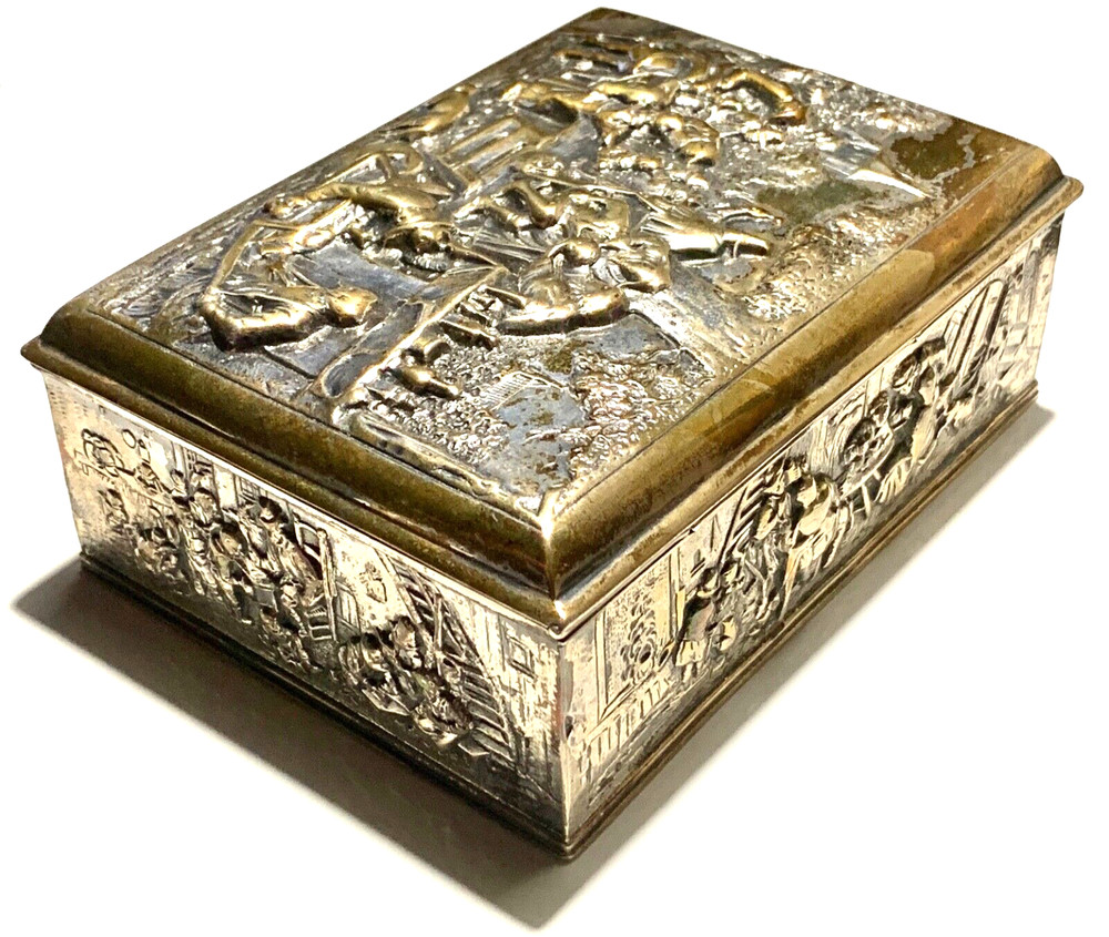 BEAUTIFUL - Vintage Dutch 833 Silver Repousse Box