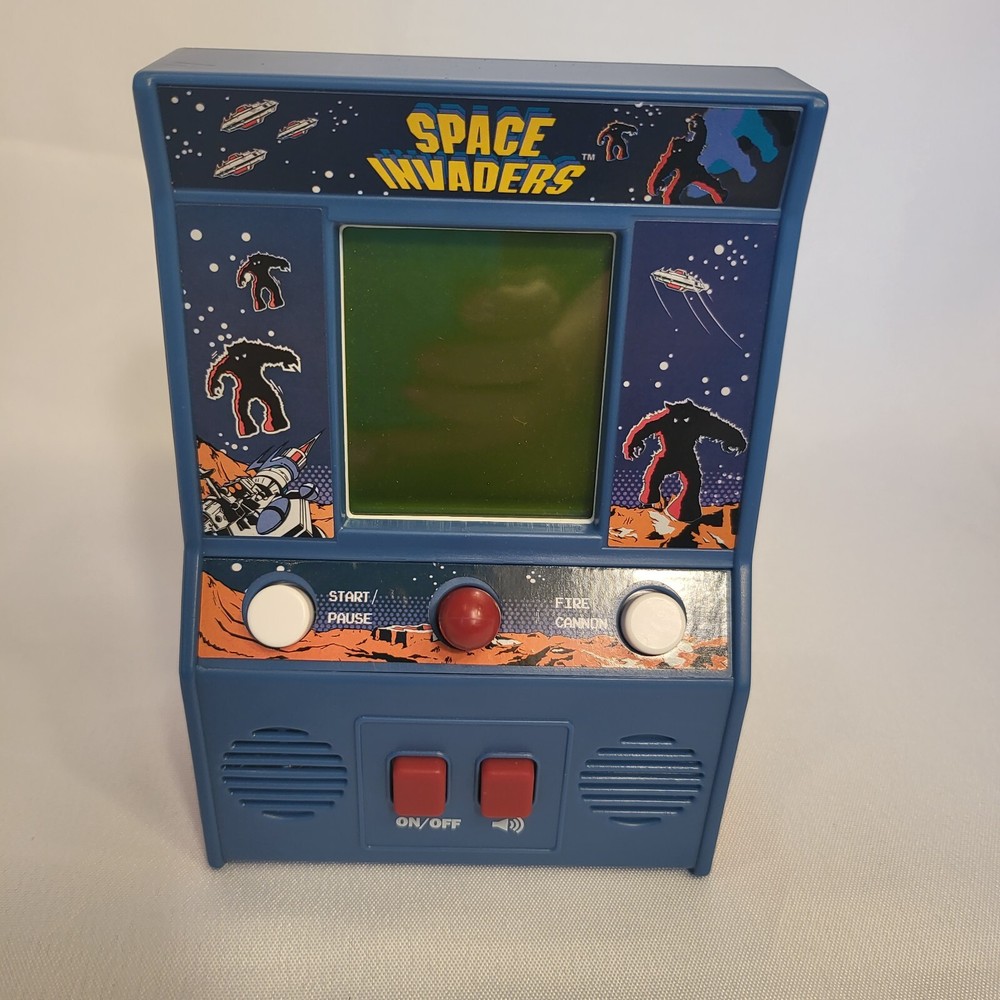 MINIATURE SPACE INVADERS Classic Atari Arcade Console 09527 Taito