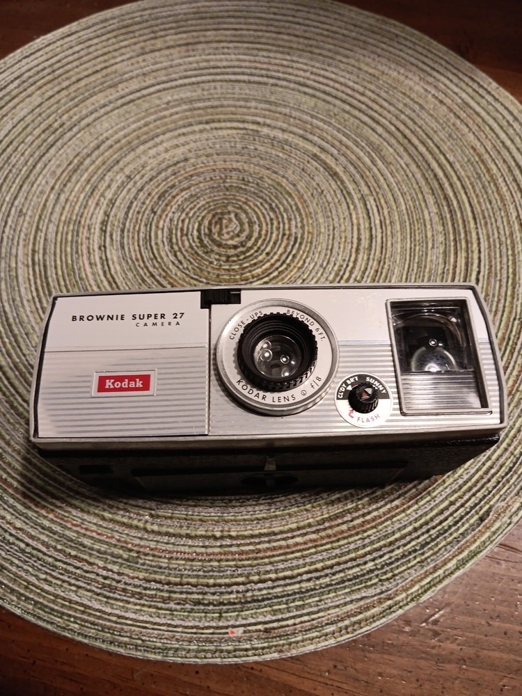 Kodak Brownie Super 27 Camera with Lens Untested