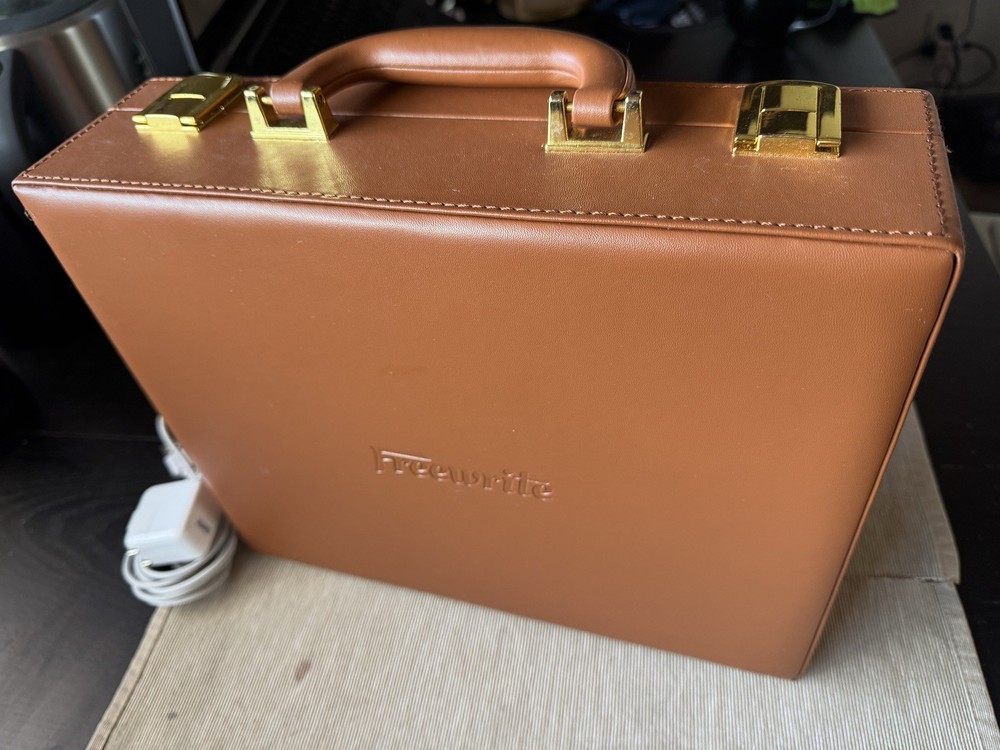 Freewrite Hemingway / Hemingwrite Portable Smart Typewriter
