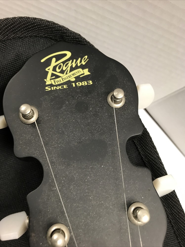 ROUGE 5 String Banjo (includes soft side gig bag)