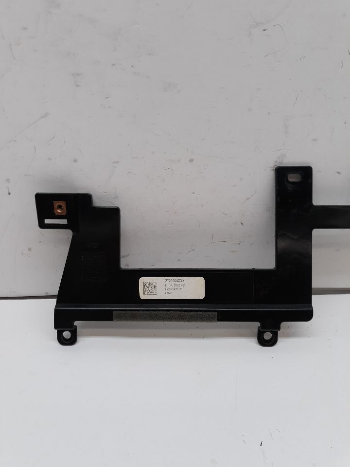 21 EXPEDITON PIFA BRACKET ABOVE CLUSTER