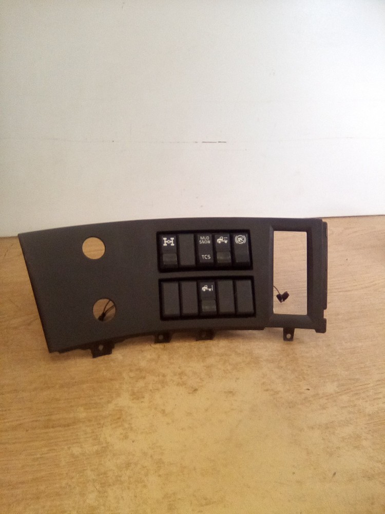Volvo VNL 82756001 Dashboard Switch Panel