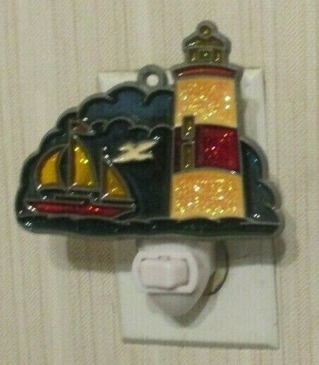 SMALL RED LIGHTHOUSE NIGHTLIGHT (NAUTICAL SUNCATCHER LIGHT)