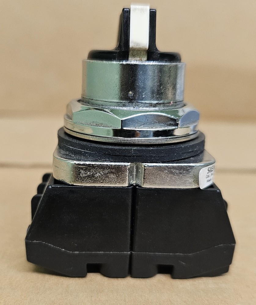 Siemens 52SA2BDBK2 Short Lever Spring Return Selector Switch Operator