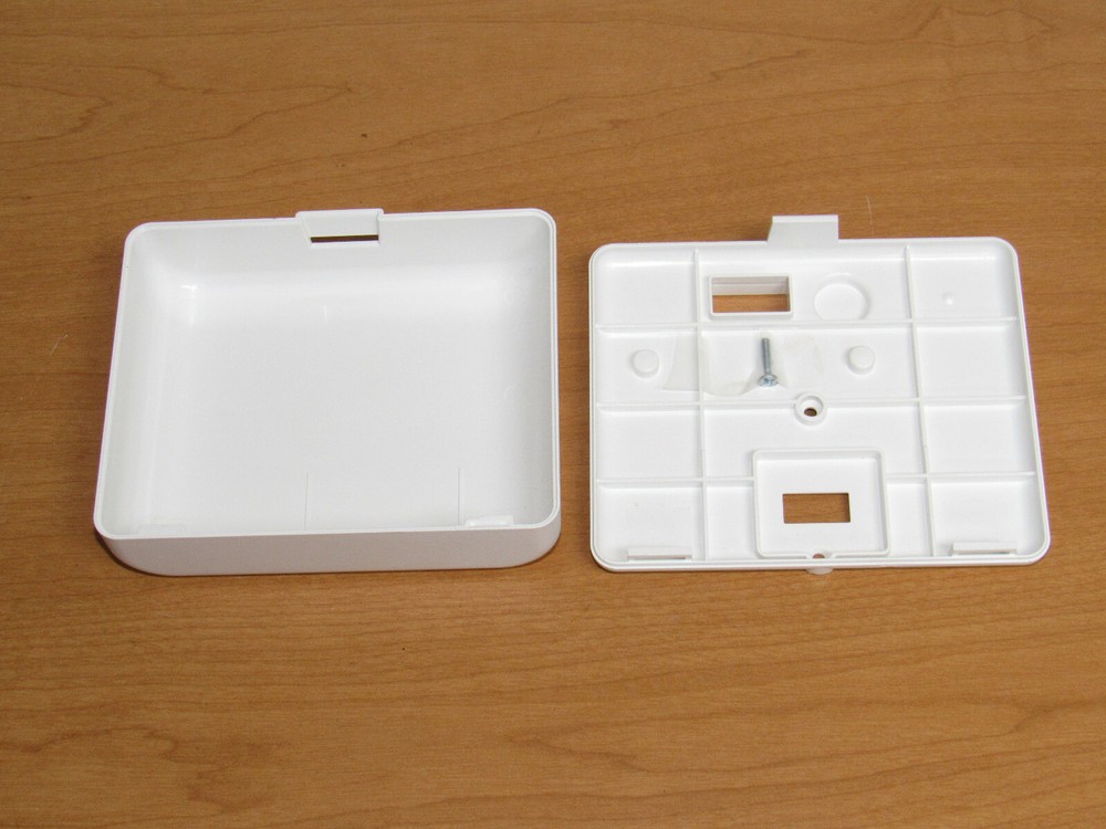 Open-Mesh Indoor OMxP OM1P Wall Plug Enclosure IDWHOM1P