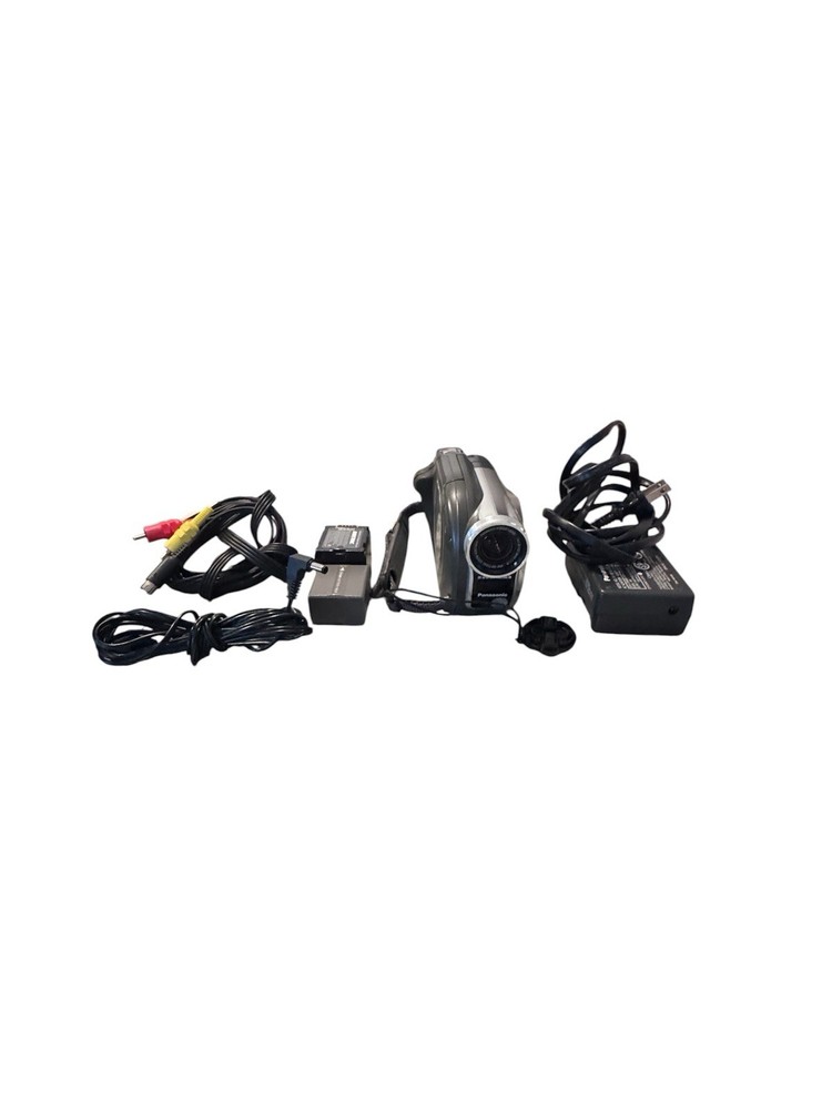 Panasonic VDR-D105 Mini Disc DVD Camcorder, LCD Display, 30X Optical BUNDLE