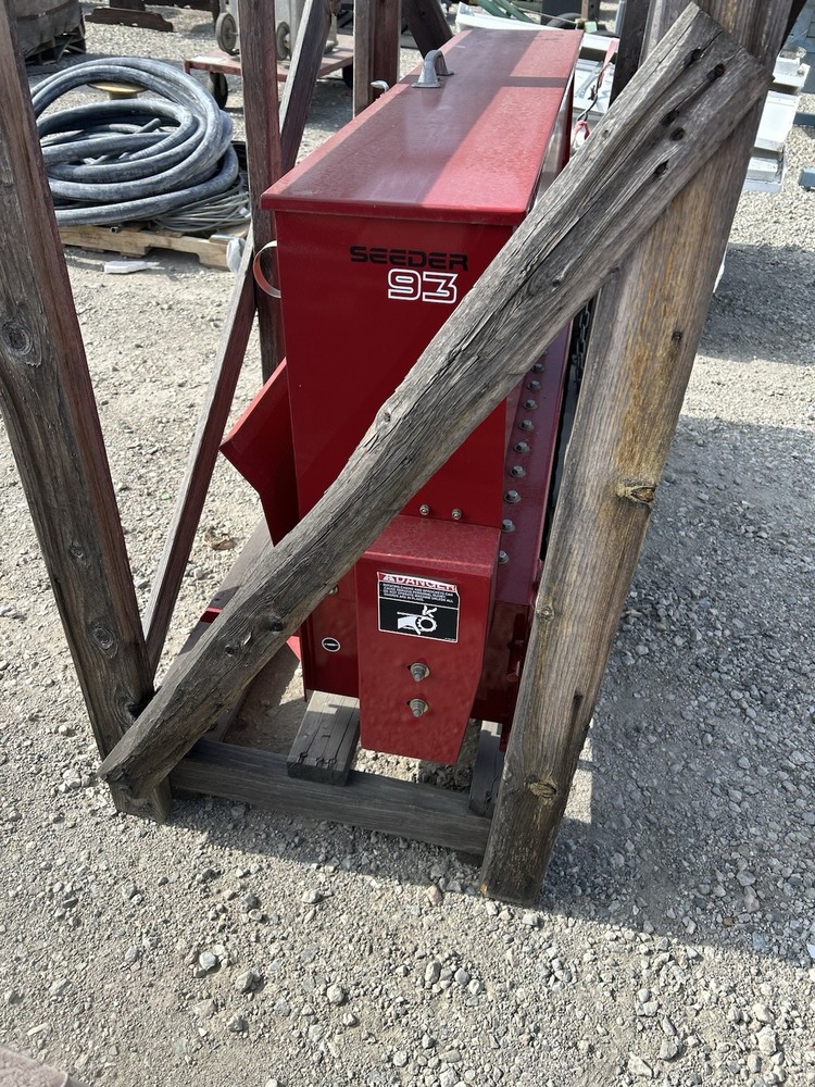 TORO SEEDER 93