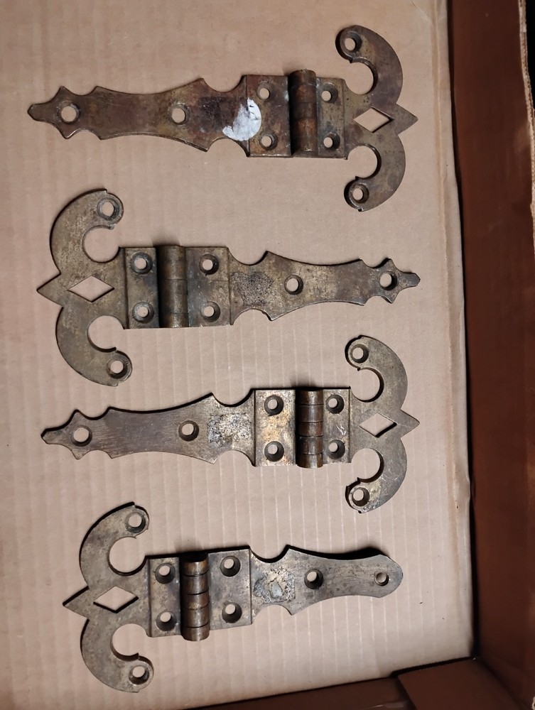 4 VINTAGE CAST BRASS HINGES K-Process