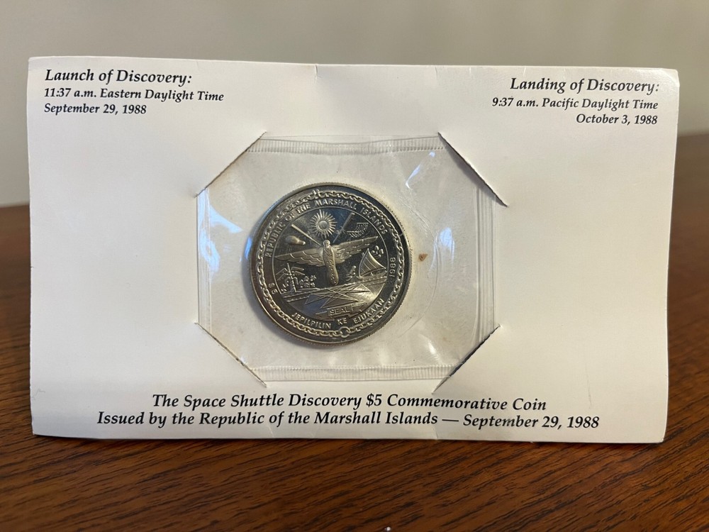 Space Shuttle Discovery $5 Commemorative Coin-- Marshall Islands --1988