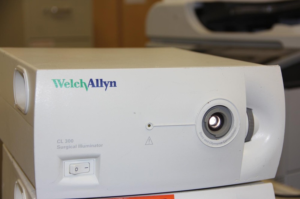 WELCH ALLYN CL300 Surgical Illuminator "TESTED"
