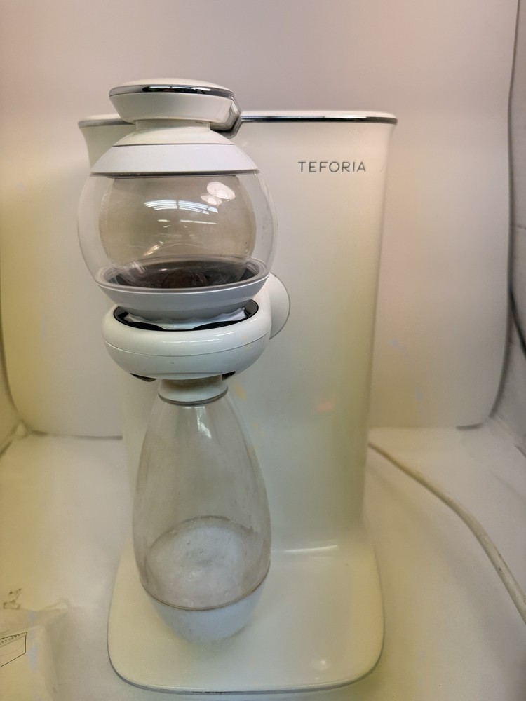 Teforia Smart Tea Infuser, an automatic brewing system.