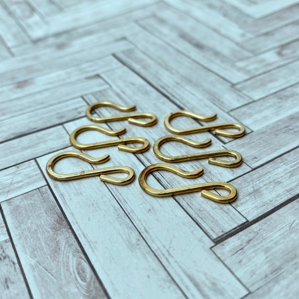 Shiny Brass Hook Clasps (MCL15)