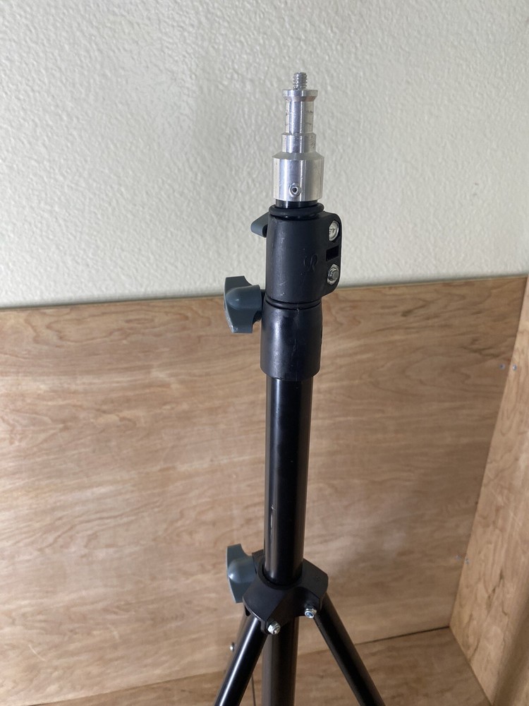 Light Stand Tripod 6ft (max size)