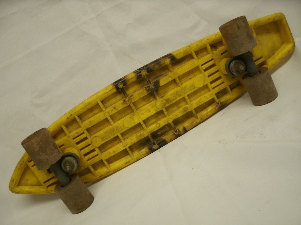 CALIFORNIA FREE FORMER SKATEBOARD USED