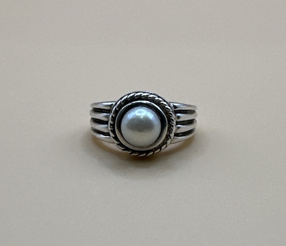 Elegant 925 Sterling Silver White Pearl Ring / Size 6