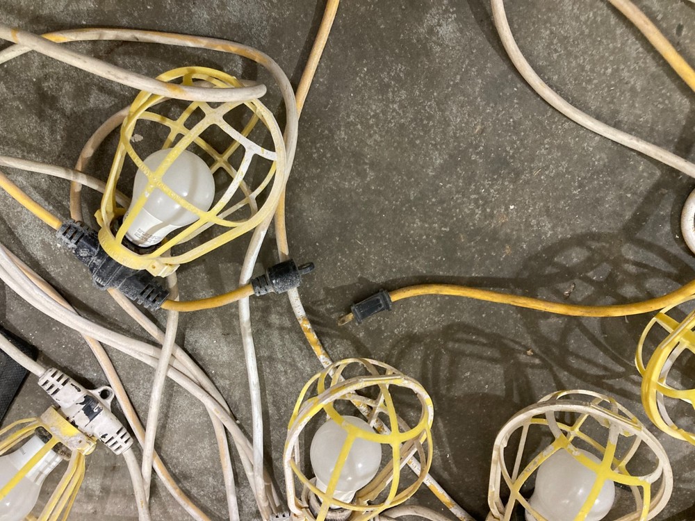 Construction Temporary Light String with 10 Fixtures/guards on 10' centers