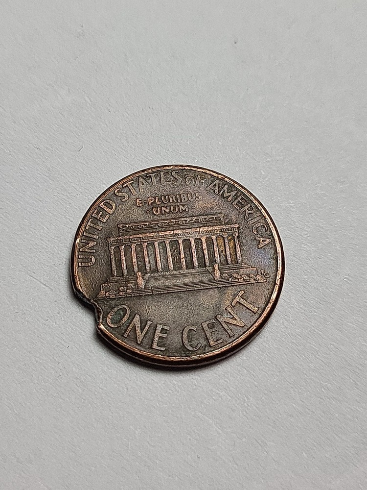 2000 Penny Lincoln Memorial Cent Crack Chip