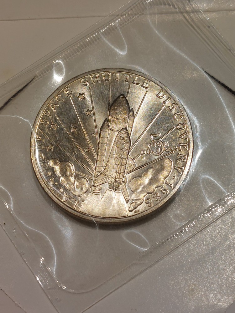 1988 Marshall Islands Space Shuttle Discovery $5 Commemorative Coin