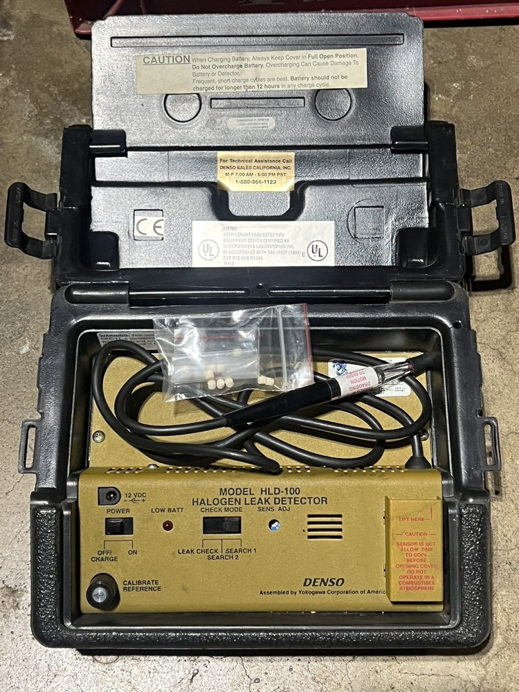 Vintage Denso Electric Halogen Leak Detector HLD100