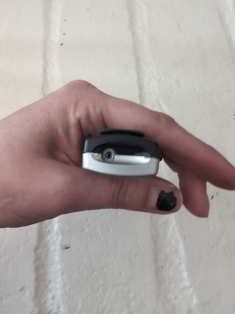 Keyspan TSAM-001 Universal Wireless Remote Control Mouse Laser Pointer Silver