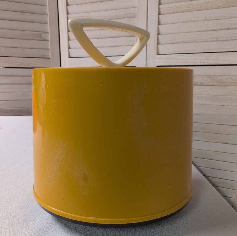 Disk-Go-Case Yellow Plastic Record Case with Lid & Handle for 7" Records