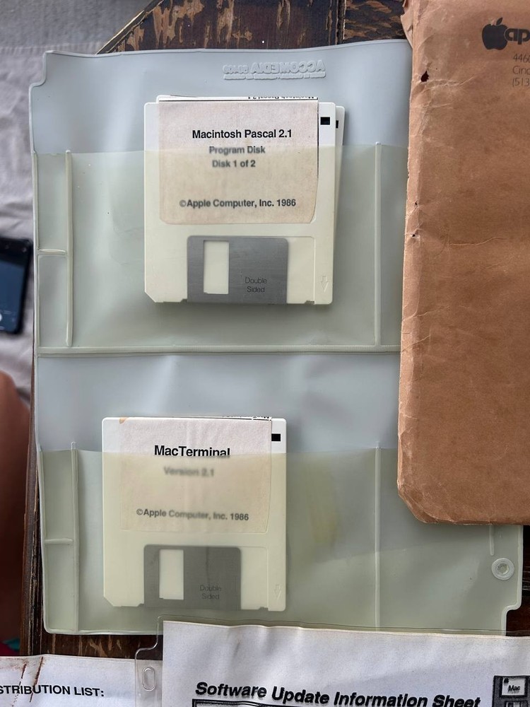 Original Apple internal Macintosh software update floppy disks & docs 1986