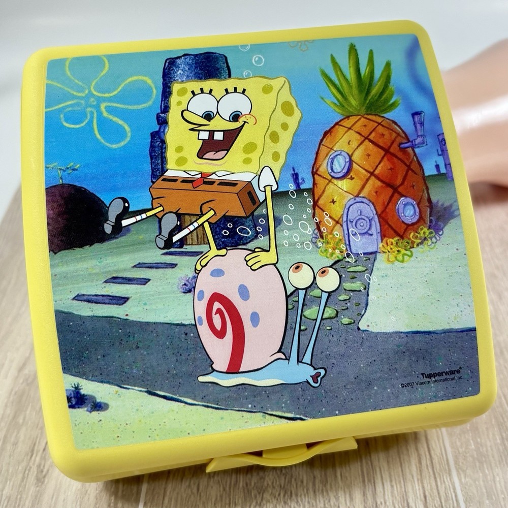 Tupperware  SPONGEBOB SQUAREPANTS Sandwich Keeper Gary Pineapple 2007 EUC